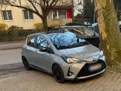 Gebraucht Toyota Yaris Hybrid Sport 102 PS (75 kW) 2019 Grau Kleinwagen