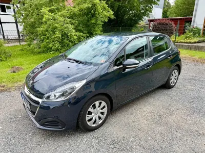 Gebraucht Peugeot 208 Active 102 PS (75 kW) 2019 Blau Kleinwagen