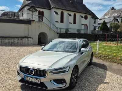 Gebraucht Volvo V60 Inscription 190 PS (139 kW) 2018 Beige Kombi