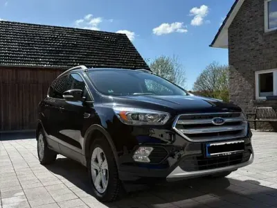 Gebraucht Ford Kuga Titanium 150 PS (110 kW) 2016 Schwarz SUV
