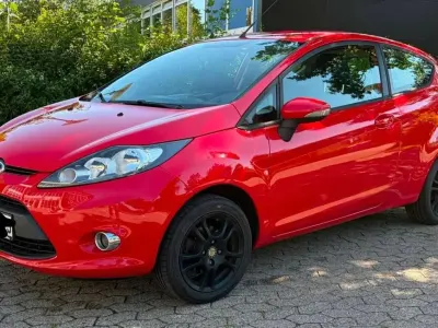 Gebraucht Ford Fiesta Trend 60 PS (44 kW) 2012 Rot Kleinwagen