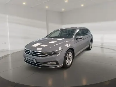 Gebraucht VW Passat Elegance 200 PS (147 kW) 2023 Mondsteingrau Kombi