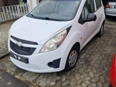 Gebraucht Chevrolet Spark 68 PS (50 kW) 2010 Weiß Kleinwagen