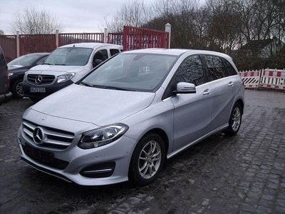 Silber Gebraucht 2016 Mercedes B200 Van / Kleinbus | 10.900 € (Fairer Preis)