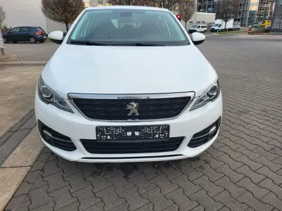 Gebraucht Peugeot 308 Active 131 PS (96 kW) 2021 Weiß Limousine