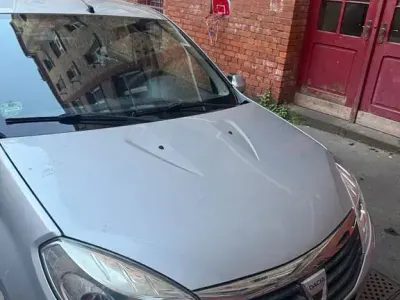 Gebraucht Dacia Sandero Lauréate 84 PS (61 kW) 2009 Silber Limousine