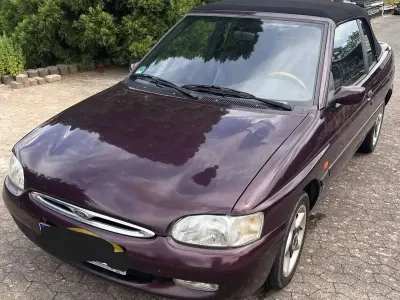 Gebraucht Ford Escort Cabriolet 90 PS (66 kW) 1998 Rot Cabrio