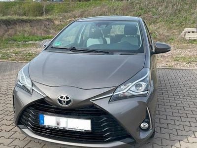 Usata Toyota Yaris Team 111 CV (81 kW) 2018 Grigio Berlina