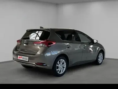 Gebraucht Toyota Auris Hybrid Style 136 PS (100 kW) 2017 Braun Limousine