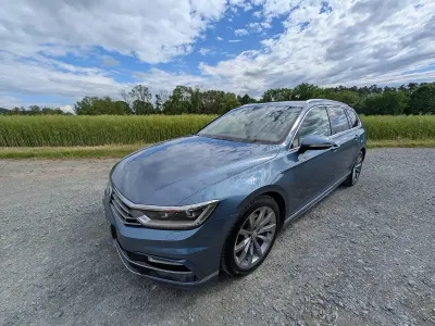Gebraucht VW Passat R-line 150 PS (110 kW) 2018 Blau Kombi