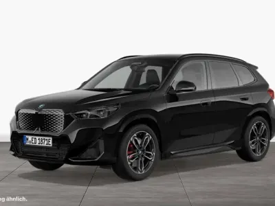 Gebraucht BMW iX1 M Sport 200 kW (272 PS) 2023 Saphirschwarz SUV