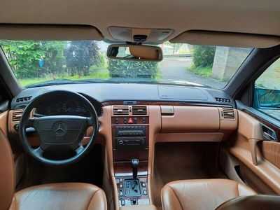 Mercedes E280