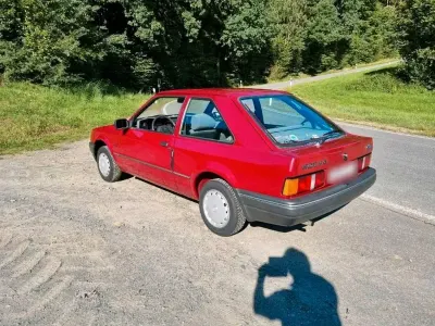 Second-hand Ford Escort 90 CP (66 kW) 1989 Roșu Berlinǎ