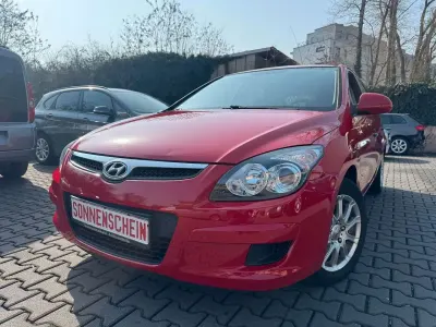 Gebraucht Hyundai i30 Edition+ 109 PS (80 kW) 2009 Rot Limousine