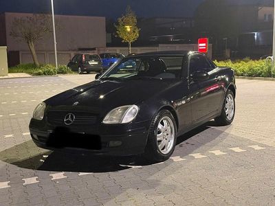 Second-hand Mercedes SLK230 193 CP (141 kW) 1999 Negru Cabrio