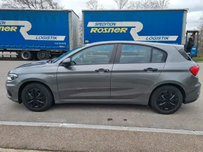 Usado Fiat Tipo Pop 95 CV (69 kW) 2016 Gris Berlina