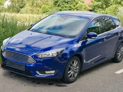 Gebraucht Ford Focus Titanium 125 PS (91 kW) 2015 Blau Limousine