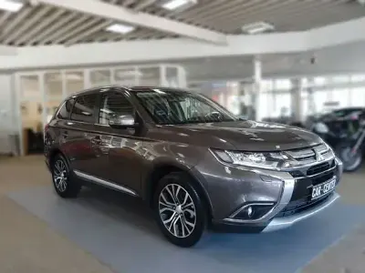 Gebraucht Mitsubishi Outlander Edition 150 PS (110 kW) 2017 Braun SUV
