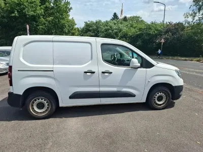 Gebraucht Opel Combo Selection 102 PS (75 kW) 2021 Weiß Van / Kleinbus