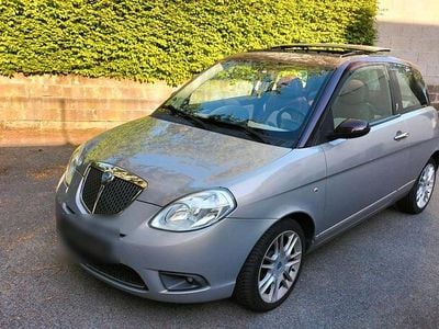 Second-hand Lancia Ypsilon 95 CP (69 kW) 2009 Argintiu Hatchback