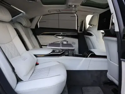 Używany Audi A8L Exclusive 462 KM (339 kW) 2023 Niebieski Sedan/Limuzyna