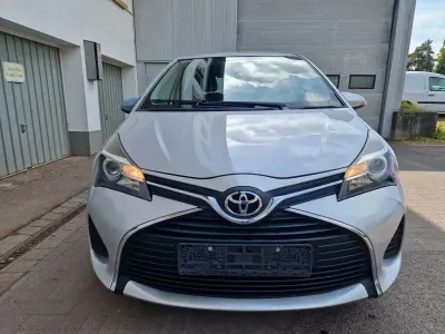 Brugt Toyota Yaris Comfort 99 HK (72 kW) 2014 Sølv Hatchback