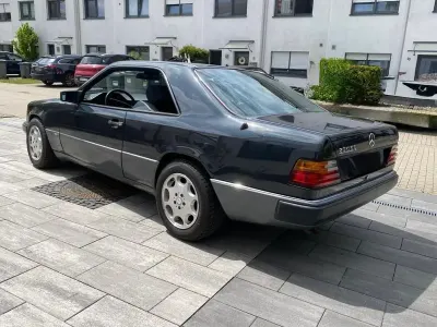 Gebraucht Mercedes 230 132 PS (97 kW) 1991 Grau Coupé