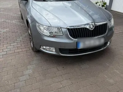 Gebraucht Skoda Superb 160 PS (117 kW) 2012 Grau Kombi