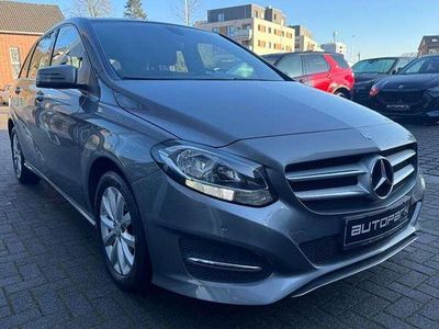 Usado Mercedes B180 Style 122 HP (89 kW) 2016 Cinzento Monovolume