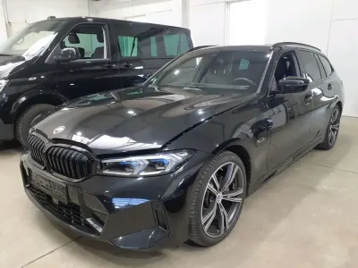 Gebraucht BMW 320e M Sport 204 PS (150 kW) 2022 Black sapphire metallic Kombi