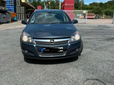 Gebraucht Opel Astra 90 PS (66 kW) 2010 Blau Kombi