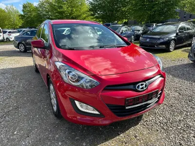 Gebraucht Hyundai i30 Classic 99 PS (72 kW) 2012 Rot Kombi