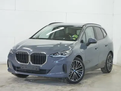 Gebraucht BMW 225 Active Tourer Comfort Edition 245 PS (180 kW) 2023 Schwarz Van / Kleinbus