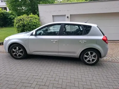Gebraucht Kia Ceed 125 PS (91 kW) 2007 Silber Kleinwagen