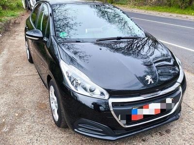 Gebraucht Peugeot 208 Allure 102 PS (75 kW) 2017 Schwarz Kleinwagen