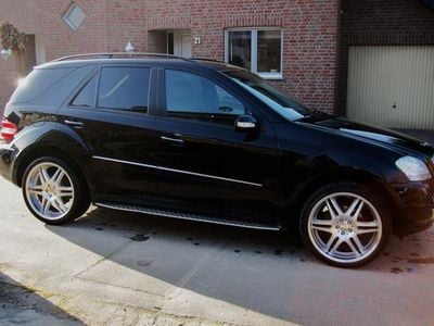 Gebraucht Mercedes ML350 272 PS (200 kW) 2005 Schwarz metallic SUV