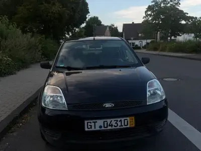 Gebraucht Ford Fiesta Ambiente 60 PS (44 kW) 2003 Schwarz Kleinwagen