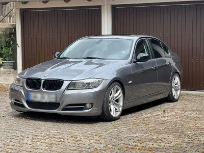 Gebraucht BMW 325 204 PS (150 kW) 2011 Grau Limousine