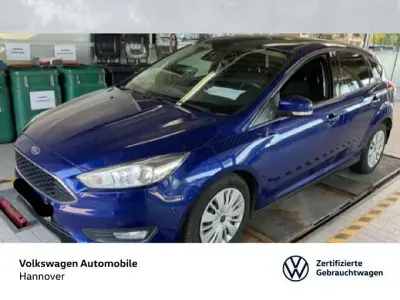 Gebraucht Ford Focus Business Edition 125 PS (91 kW) 2016 Indic blau metallic Limousine