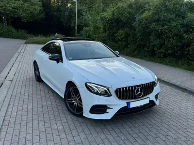 Gebraucht Mercedes E200 AMG 184 PS (135 kW) 2019 Weiß Coupé