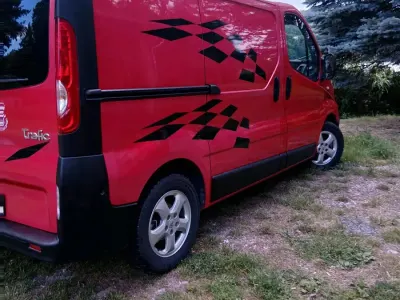 Gebraucht Renault Trafic 90 PS (66 kW) 2010 Rot Van / Kleinbus