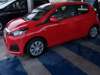 Gebraucht Peugeot 108 69 PS (50 kW) 2017 Rot Limousine