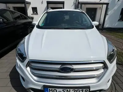 Gebraucht Ford Kuga Titanium 150 PS (110 kW) 2018 Weiß SUV