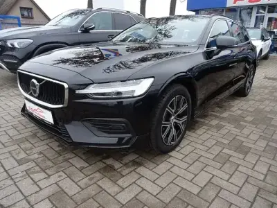 Używany Volvo V60 Core 163 KM (119 kW) 2022 Czarny Kombi