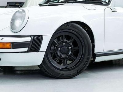 Weiß Gebraucht 1983 Porsche 911 Cabrio | 51.911 €