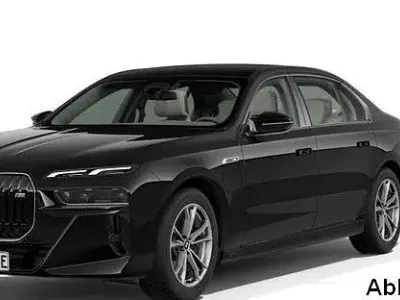 Gebraucht BMW M760e Sport Line 571 PS (419 kW) 2025 Schwarz Limousine