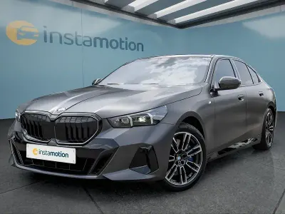 Gebraucht BMW 540 303 PS (222 kW) 2025 Grau Limousine