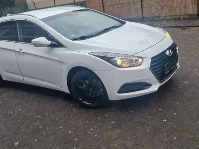 Gebraucht Hyundai i40 Trend 135 PS (99 kW) 2018 Weiß Kombi