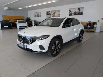 Gebraucht Mercedes EQA250 139 kW (190 PS) 2023 Polarweiß SUV