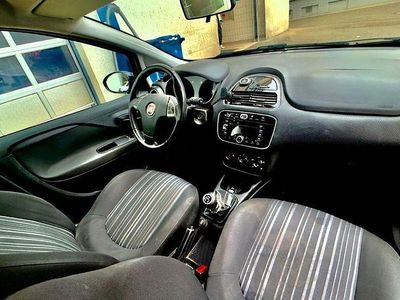 Second-hand Fiat Punto Dynamic 77 CP (56 kW) 2011 Negru Hatchback